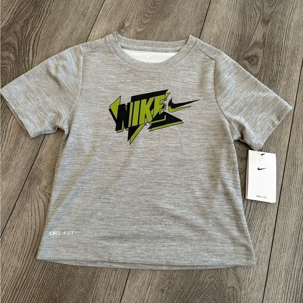 Nike boys graphic t shirt very lightweight and very soft